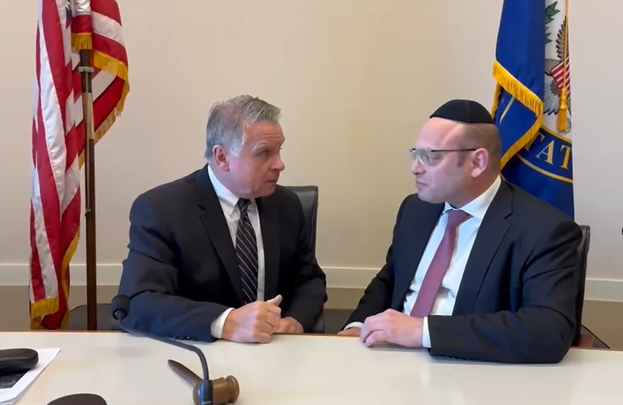 הוניג עם חבר בית הנבחרים