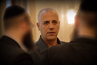 במרכז התמונה: עמרי גפן