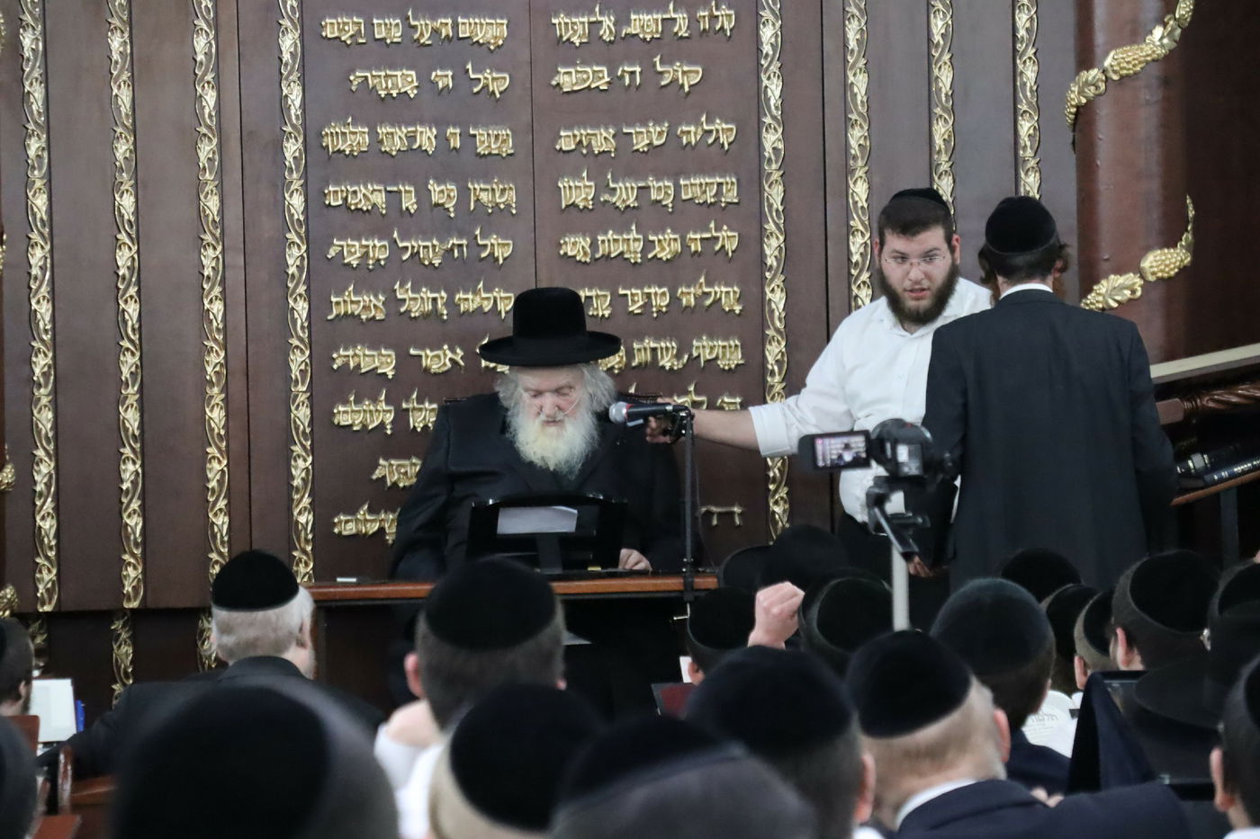 הגר"מ שטרנבוך בקריאה נוקבת: להשיב מלחמה בליל שבת