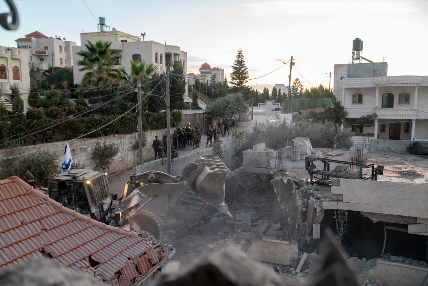צה"ל הרס בתי שני מחבלים ועצר עשרות מבוקשים ביו"ש
