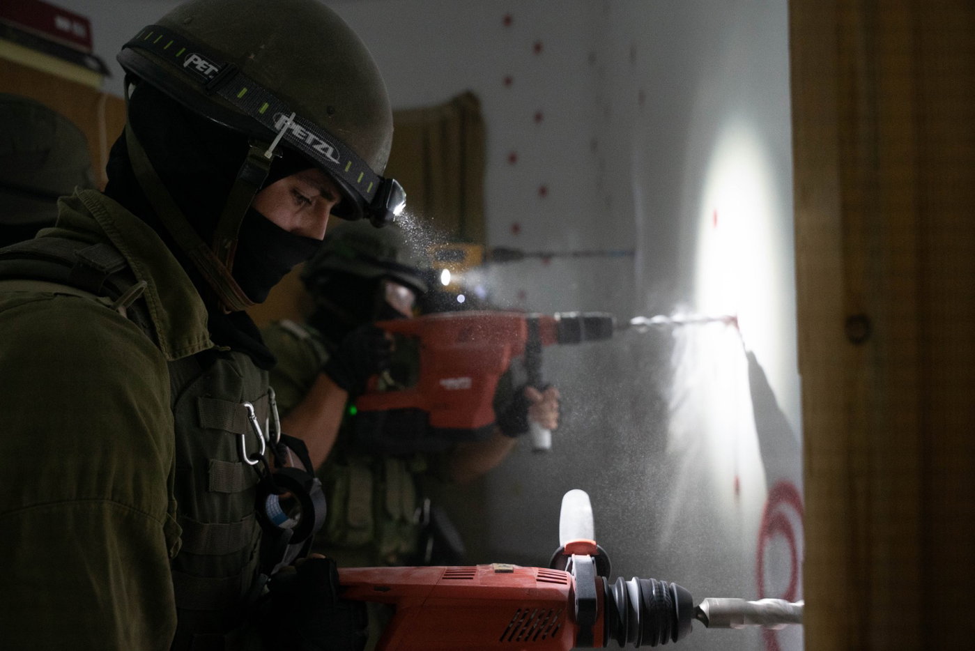 צה"ל הרס בתי שני מחבלים ועצר עשרות מבוקשים ביו"ש