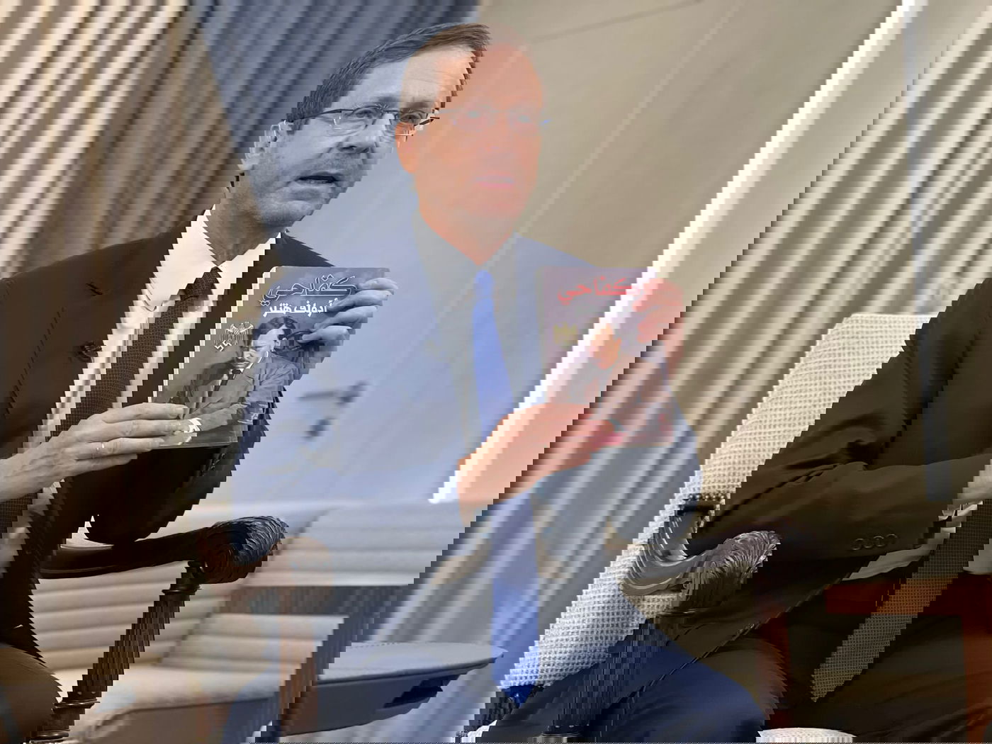 הנשיא הרצוג והספר