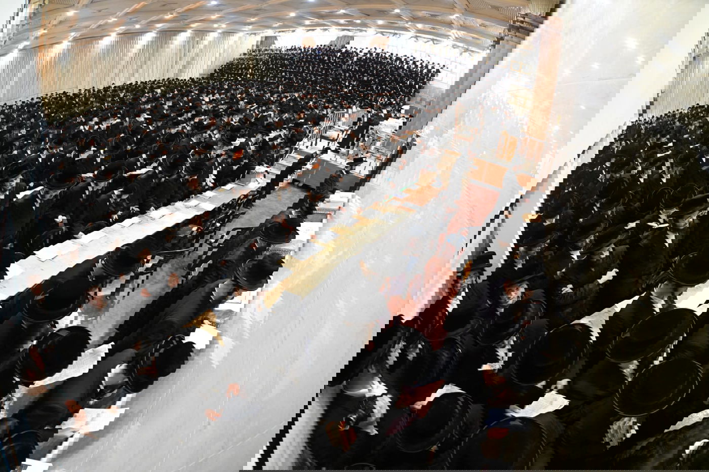 האדמו"רים מצאנז וויז'ניץ יחד בתפילת יום כיפור קטן | תיעוד