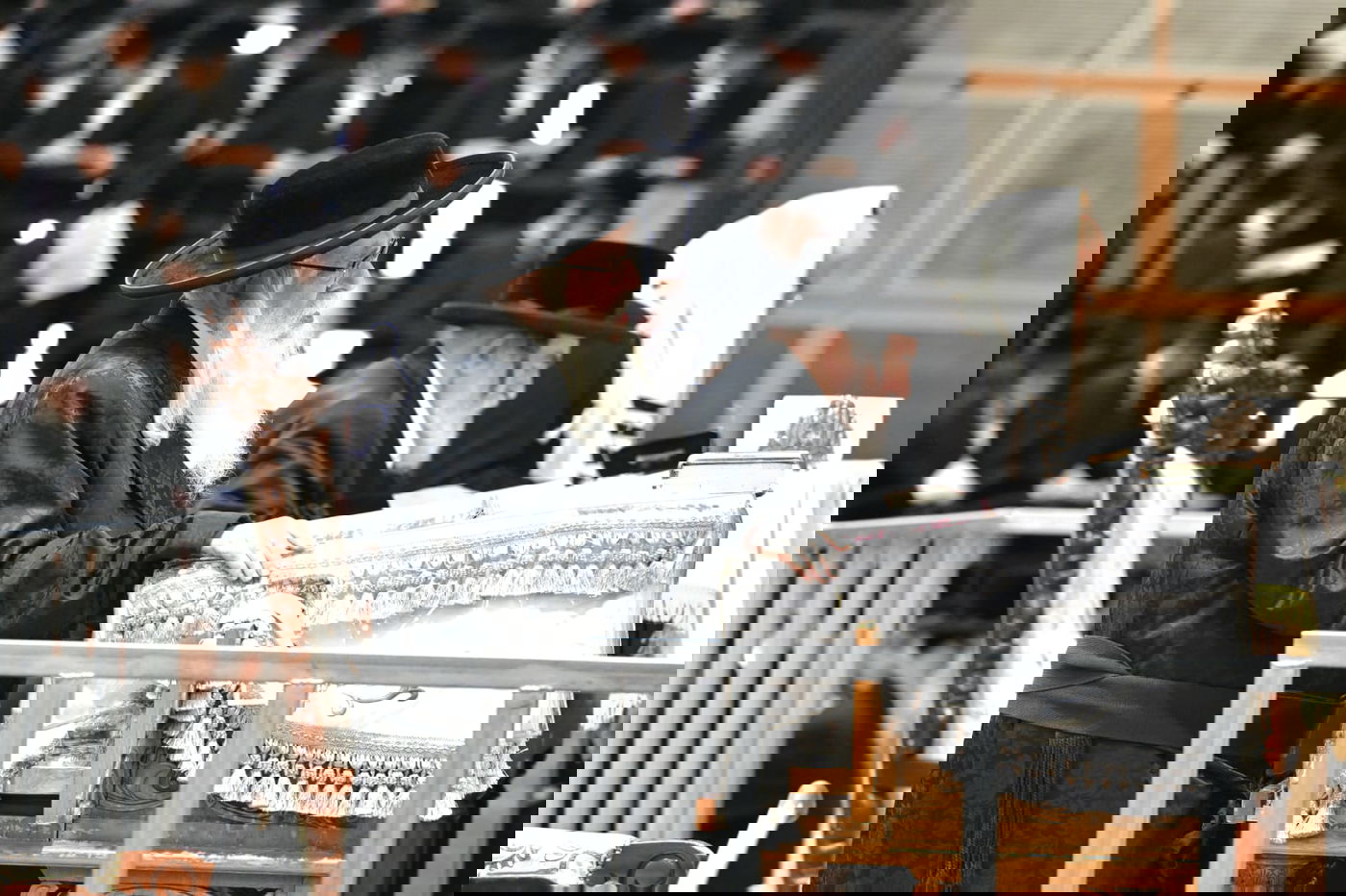 האדמו"רים מצאנז וויז'ניץ יחד בתפילת יום כיפור קטן | תיעוד