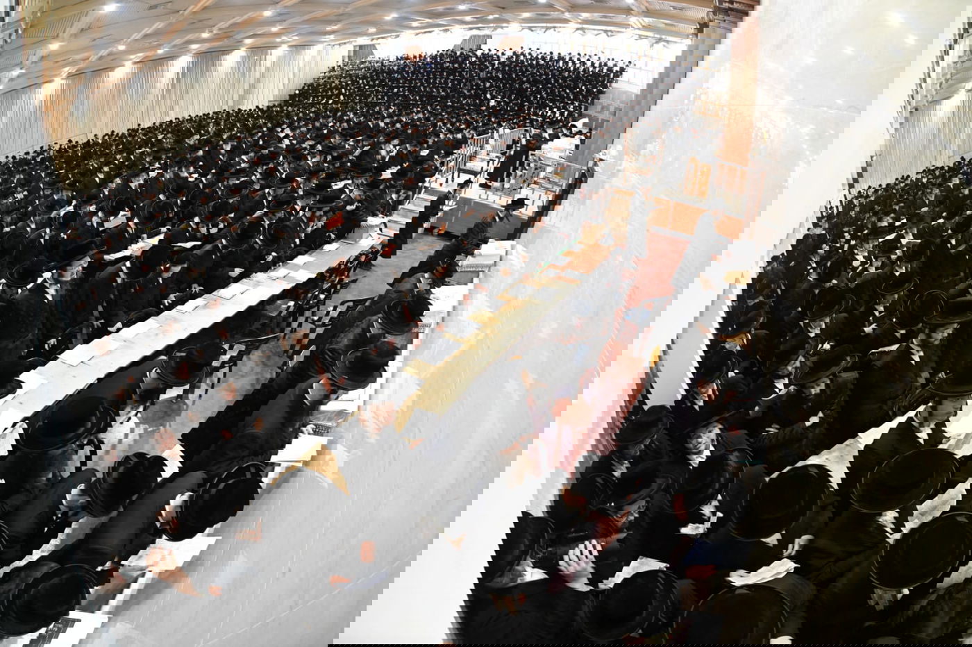 האדמו"רים מצאנז וויז'ניץ יחד בתפילת יום כיפור קטן | תיעוד