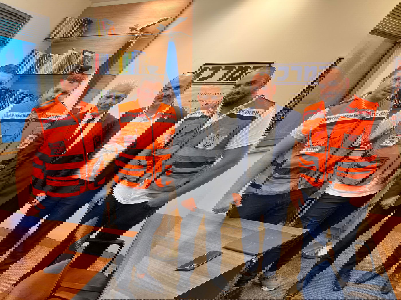 לפיד ומתנדבי 'איחוד הצלה', היום