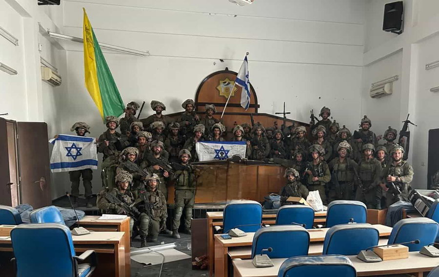 תיעוד היסטורי: לוחמי צה"ל השתלטו על פרלמנט חמאס בעזה