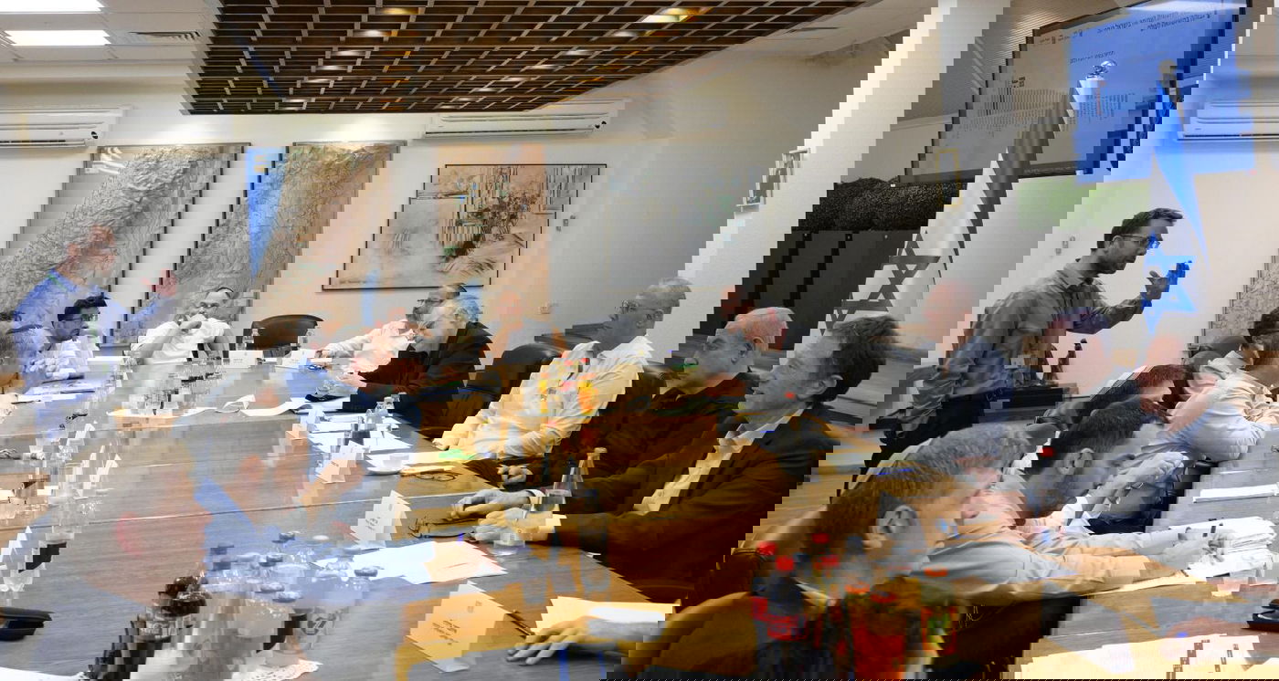 נתניהו ובכירי האוצר היום