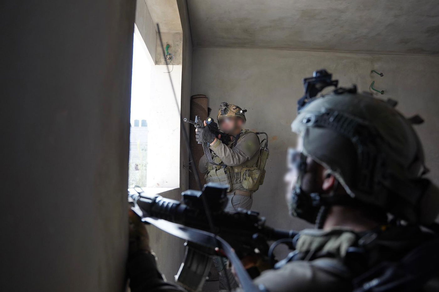 נחשף פיר מנהרה במסגד; צה"ל ממשיך להשמיד את חמאס 