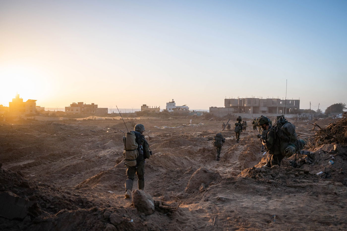 נחשף פיר מנהרה במסגד; צה"ל ממשיך להשמיד את חמאס 