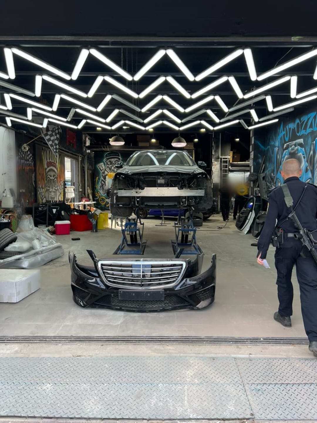 המוסך בפעילות