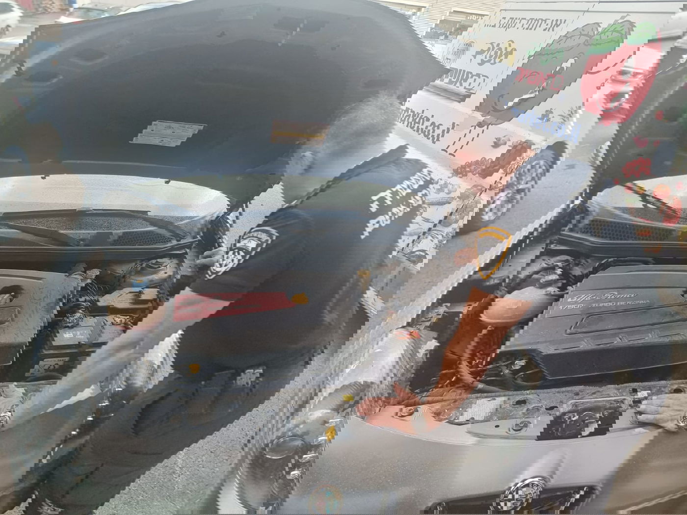 המוסך בפעילות