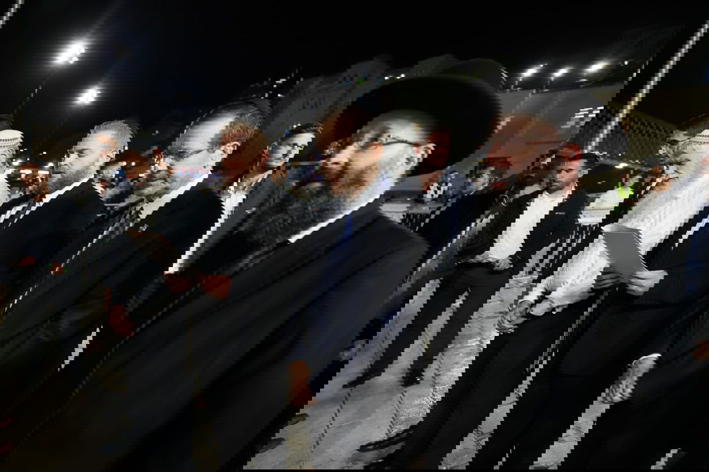 ברחבת הכותל המערבי: הנשיא התפלל לשלום הלוחמים ולהשבת החטופים