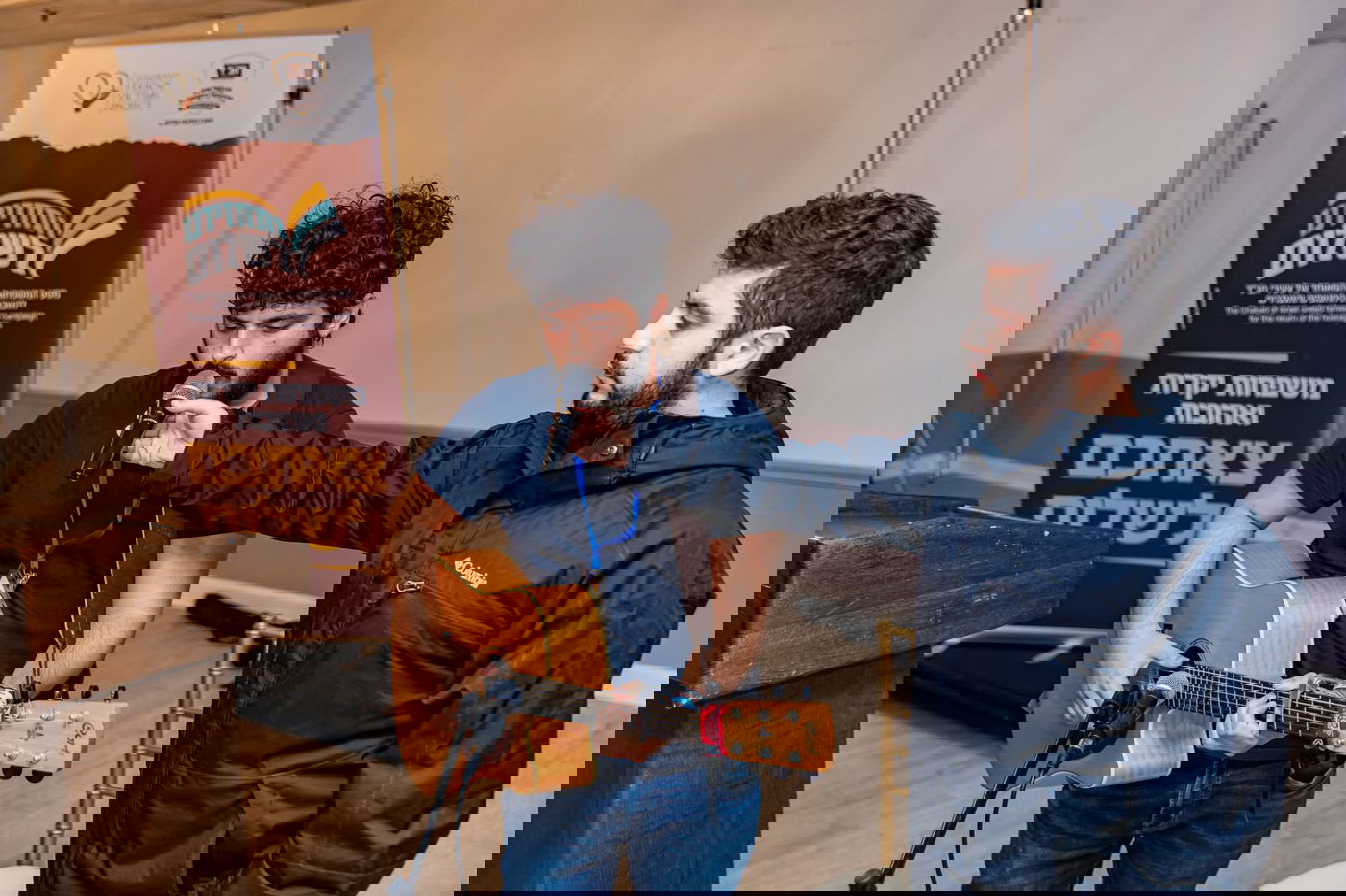 משפחות החטופים בתפילה נרגשת בציונו הק' של הרבי מליובאוויטש