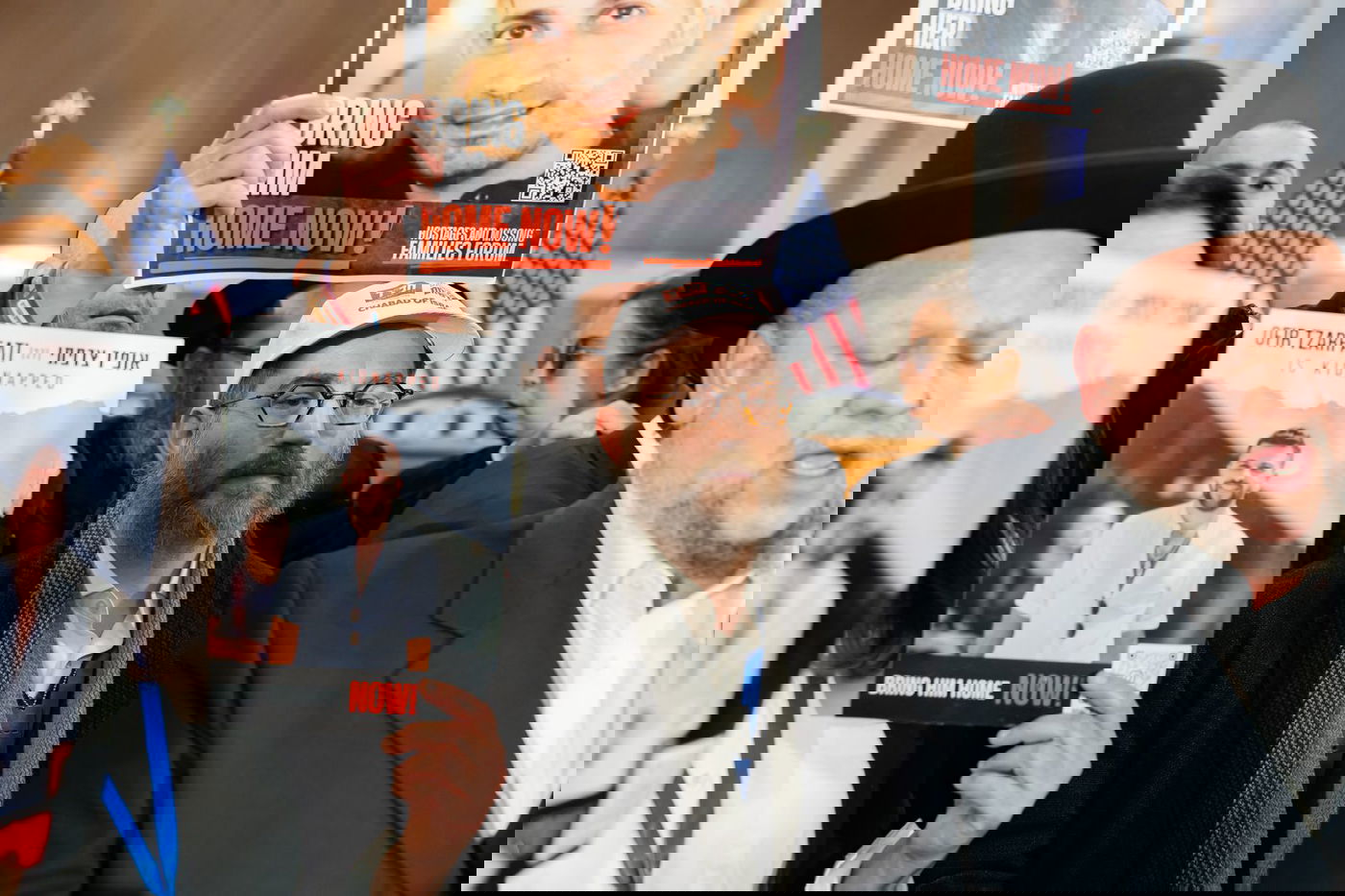 משפחות החטופים בתפילה נרגשת בציונו הק' של הרבי מליובאוויטש