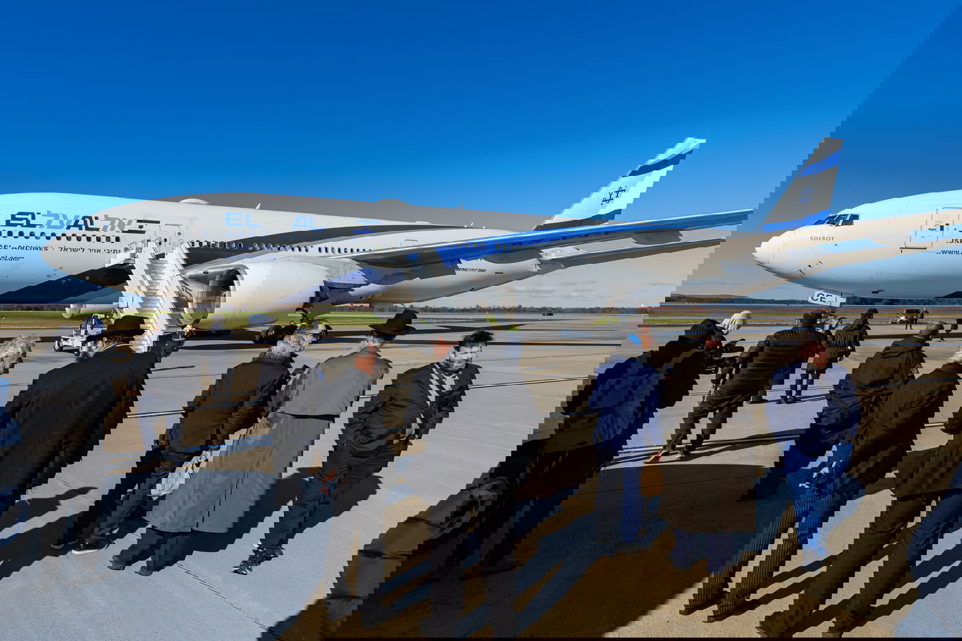 משפחות החטופים בתפילה נרגשת בציונו הק' של הרבי מליובאוויטש