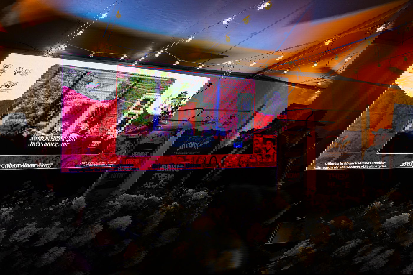 משפחות החטופים בתפילה נרגשת בציונו הק' של הרבי מליובאוויטש