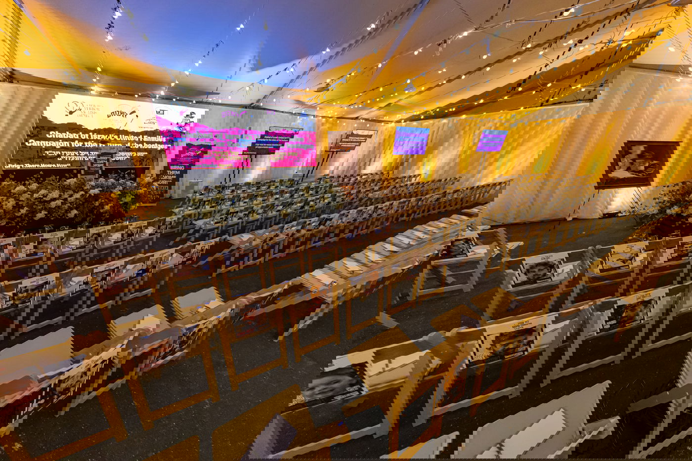 משפחות החטופים בתפילה נרגשת בציונו הק' של הרבי מליובאוויטש