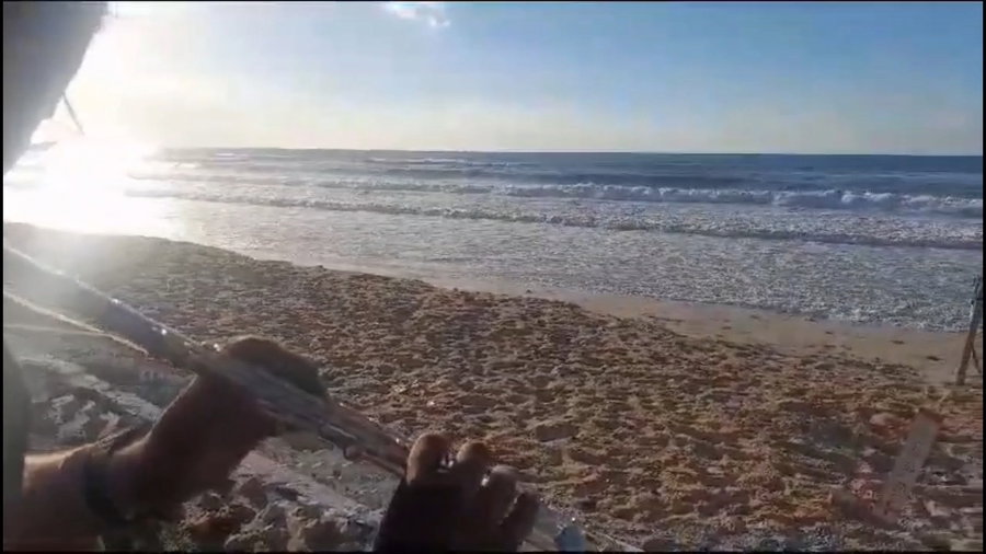 הניגון המרגש 'קה אכסוף' בחוף ימה של עזה