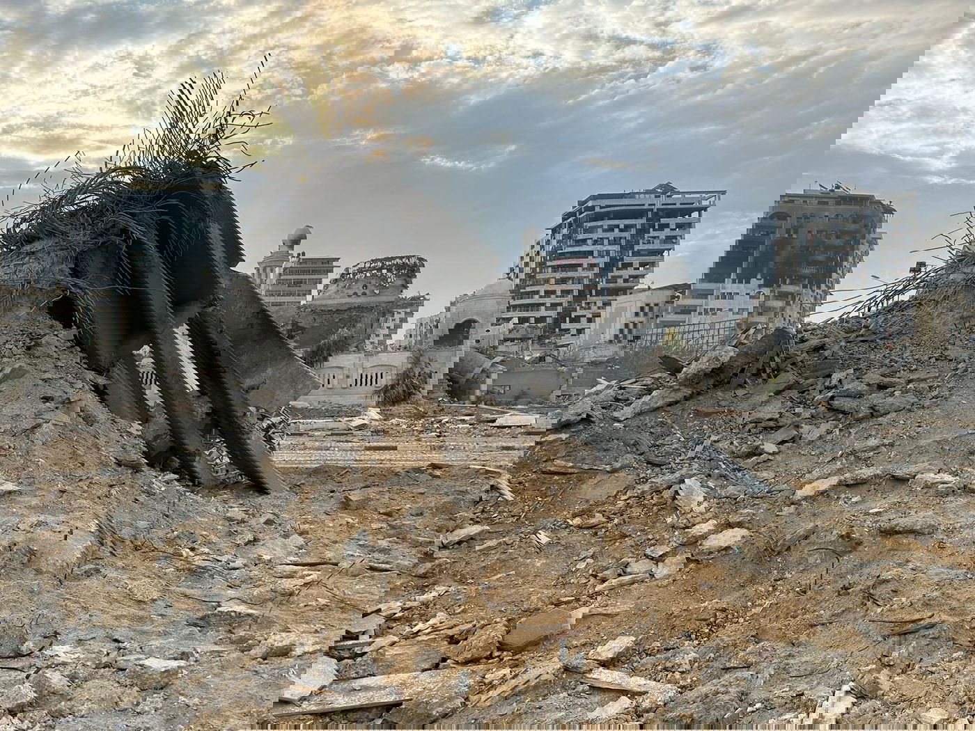 תמונה של האנדרטה אחרי הריסתה