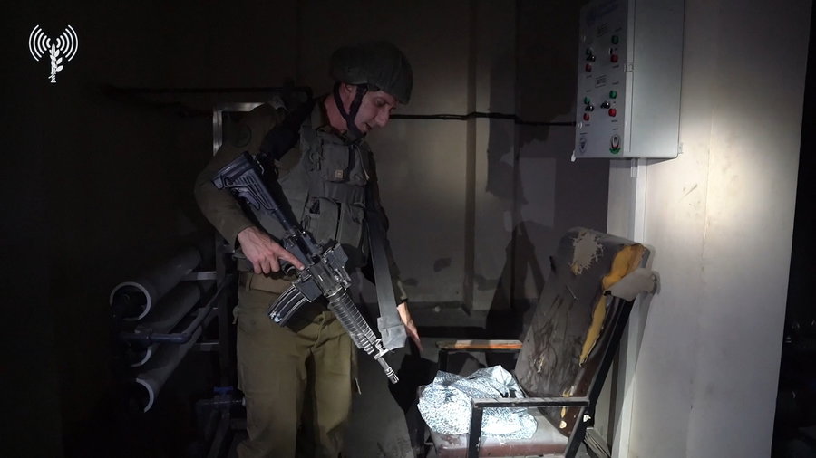 דובר צה"ל מלווה את פשיטת שייטת 13 וצוות הקרב של חטיבה 401 על בית החולים ״רנתיסי" בעזה