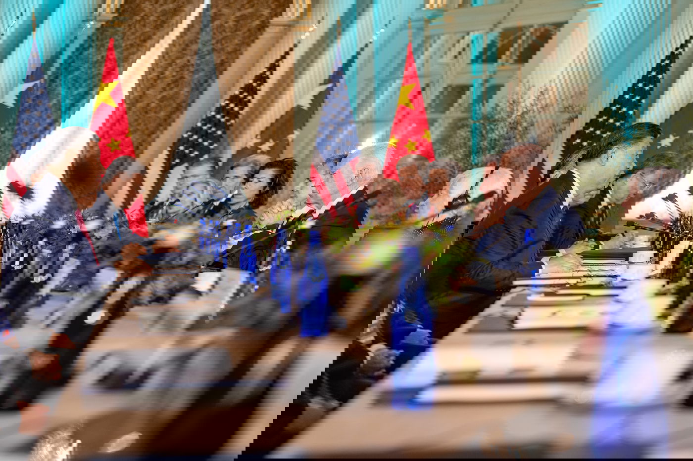 המפגש הדיפלומטי, אמש