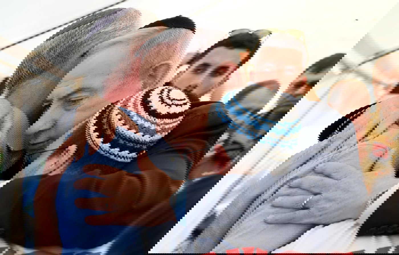 נתניהו עם המשפחה