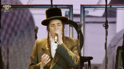 מוטי שטיינמץ בביצוע מרגש: "אחינו"