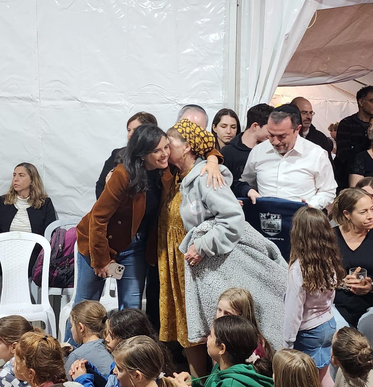 איילת שקד בניחום אבלים