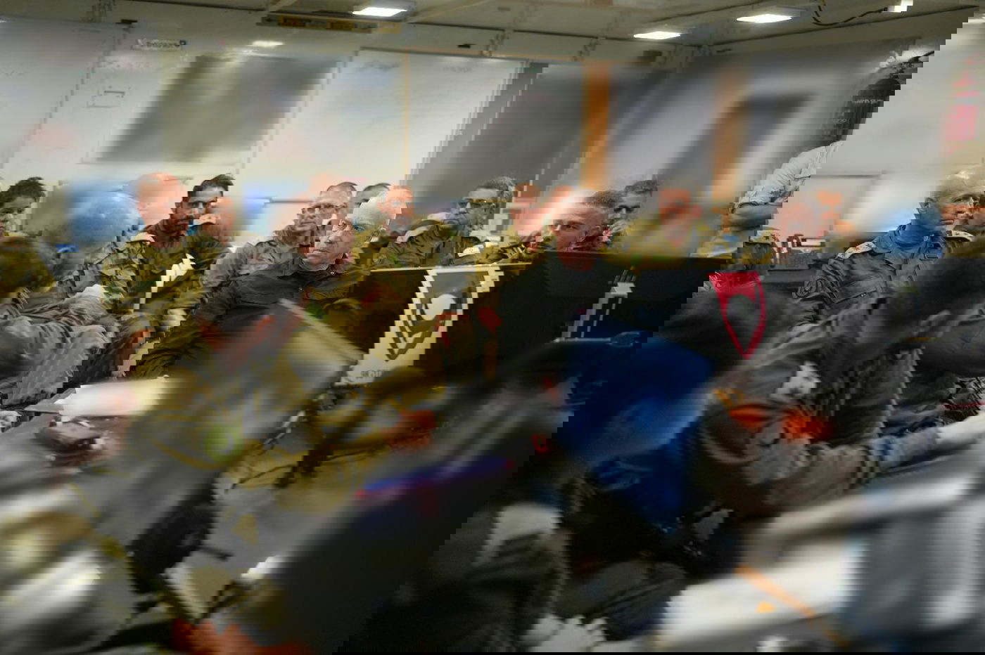 גלנט עם הלוחמים 