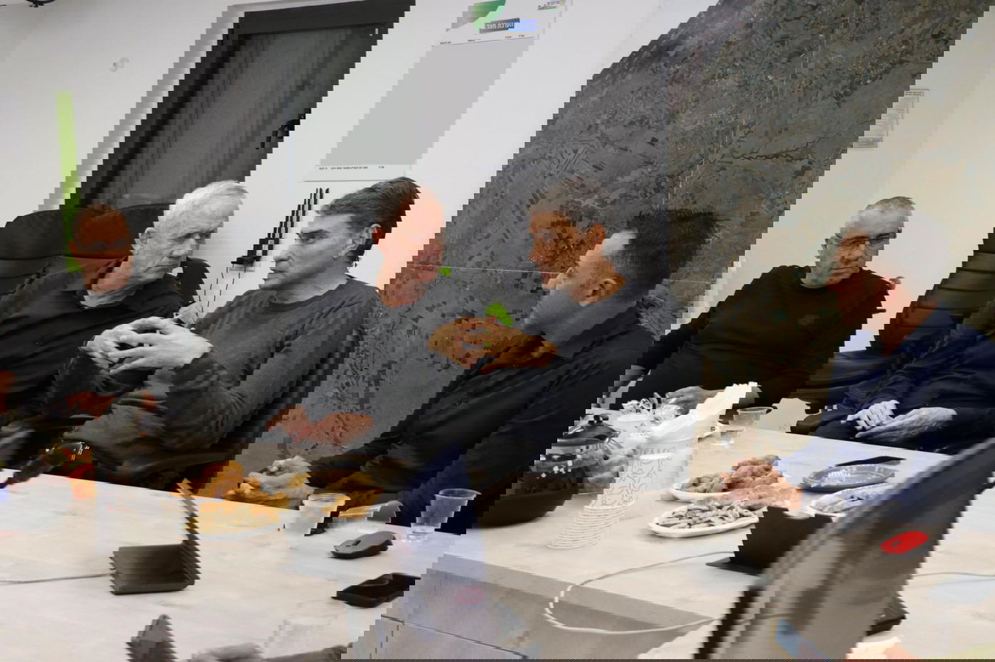 גנץ בדרום: "גם אם תהיה הפוגה - נחזור ונכה באויב בכל העוצמה"