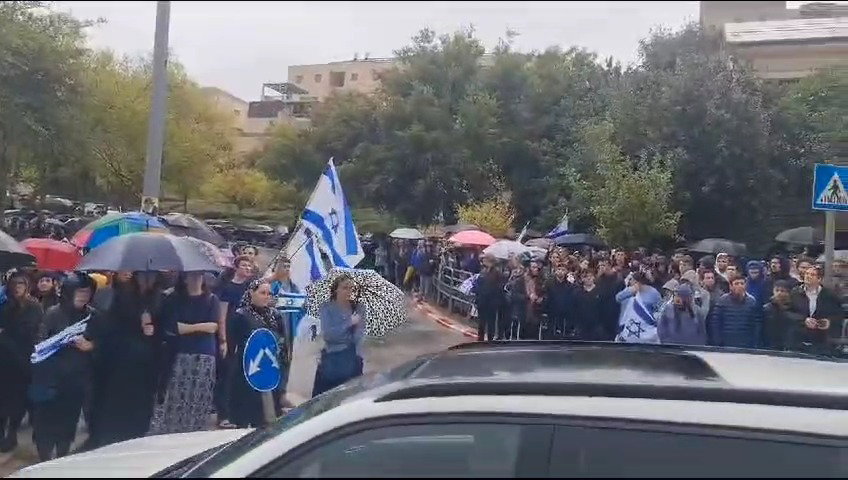 חולקים כבוד אחרון בבית שמש