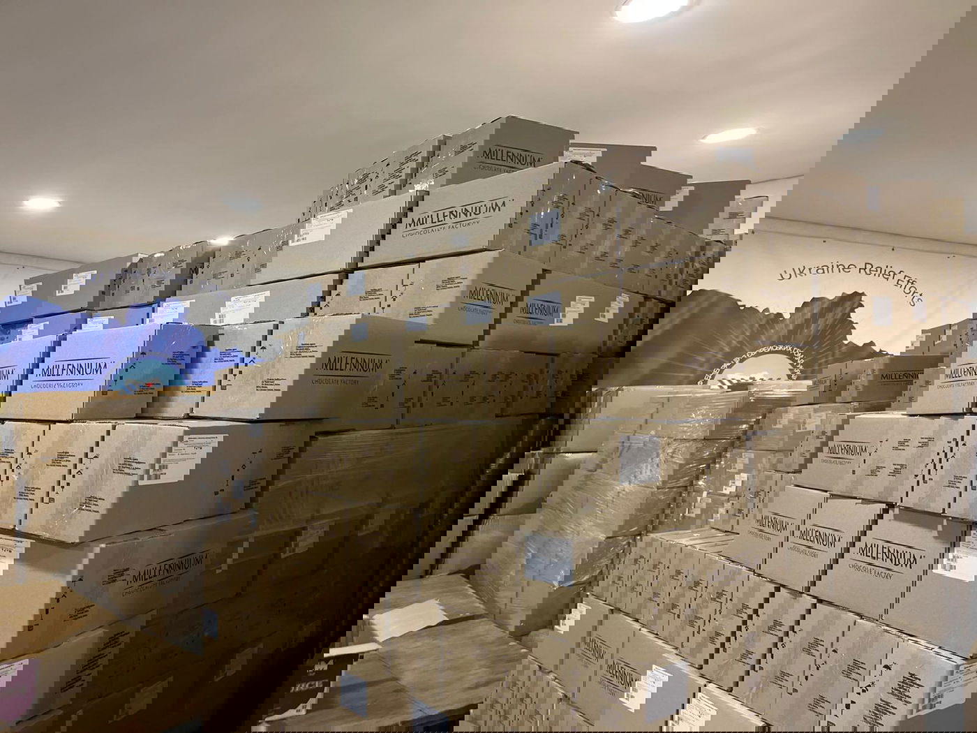 "פּוֹבְרנֹוּטִי דֹו דוֹמְוּ": באוקראינה יחלקו ערכות חנוכה - עם תמונות החטופים