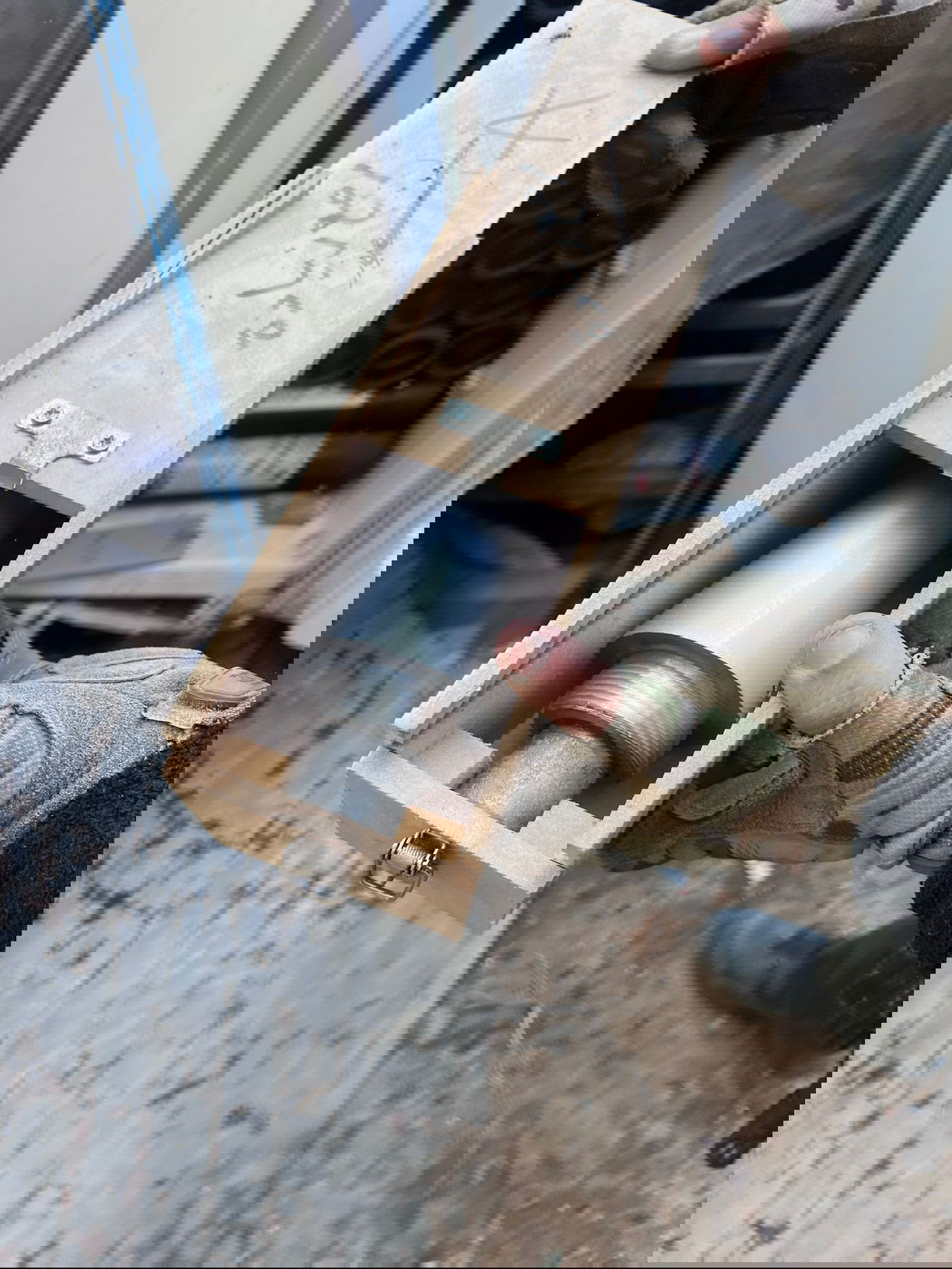 אמצעי לחימה, רקטות ומשגרים שנמצאו במרחב בית ספר סמוך למוצב