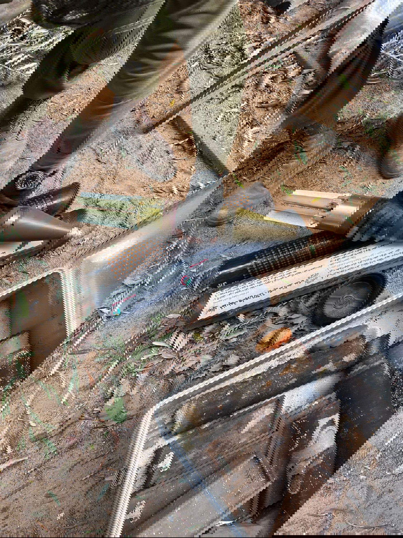 אמצעי לחימה, רקטות ומשגרים שנמצאו במרחב בית ספר סמוך למוצב