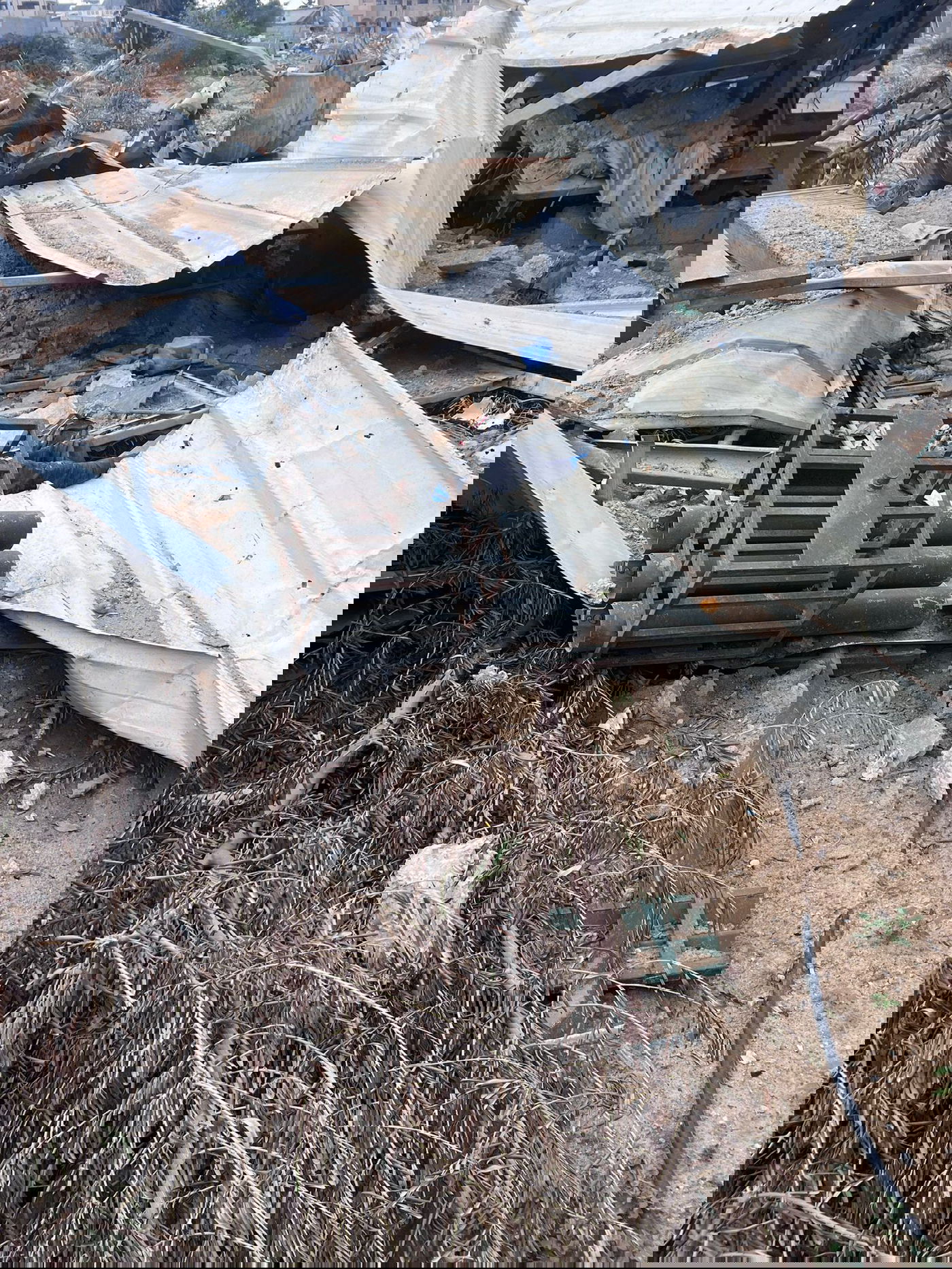 אמצעי לחימה, רקטות ומשגרים שנמצאו במרחב בית ספר סמוך למוצב