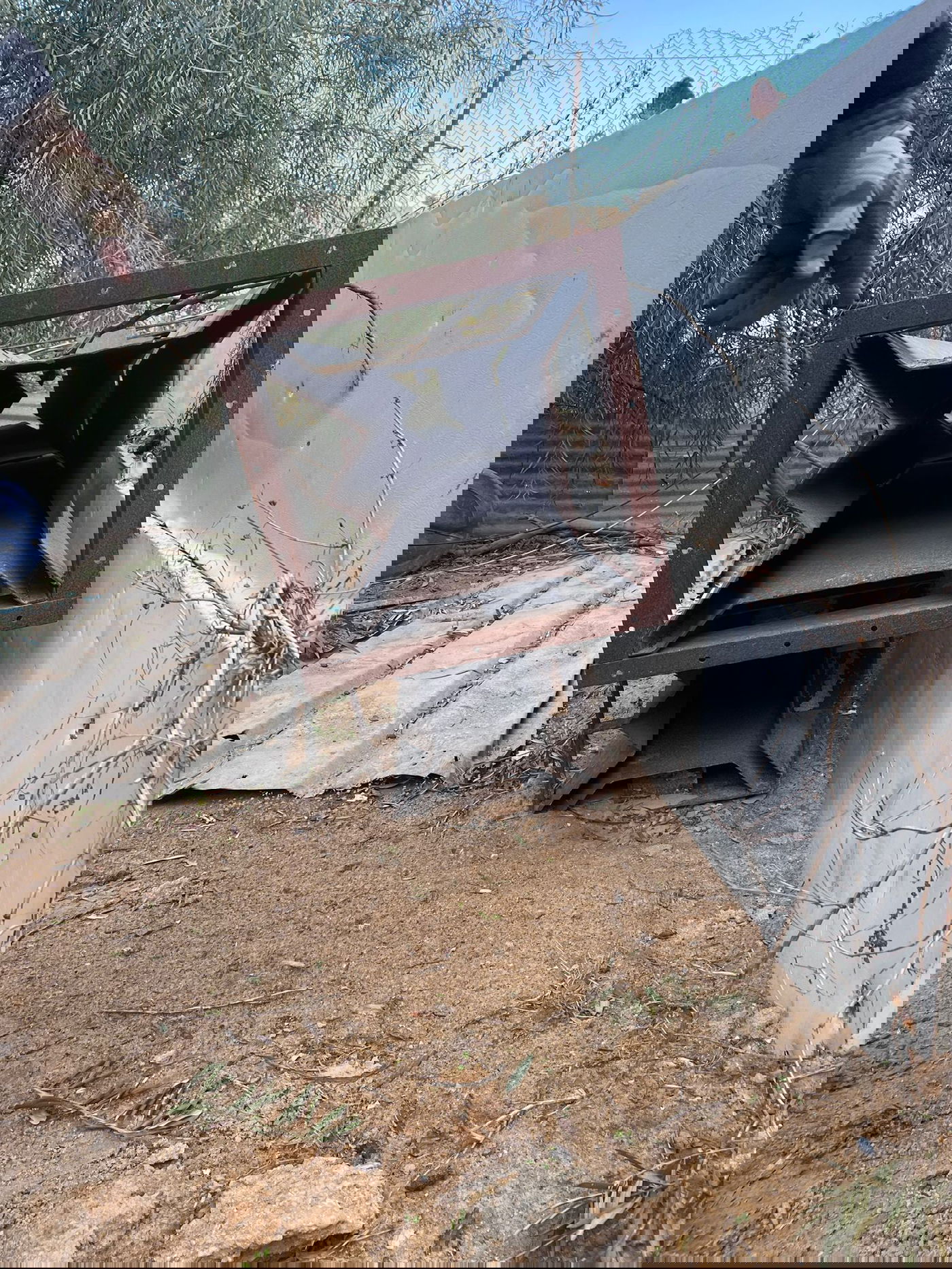 אמצעי לחימה, רקטות ומשגרים שנמצאו במרחב בית ספר סמוך למוצב