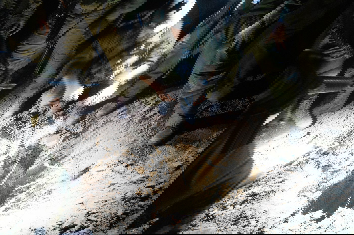 איתור פירי מנהרות על ידי לוחמי אוגדה 252