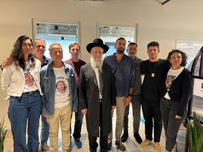 הגר"ד יוסף עם המשפחות