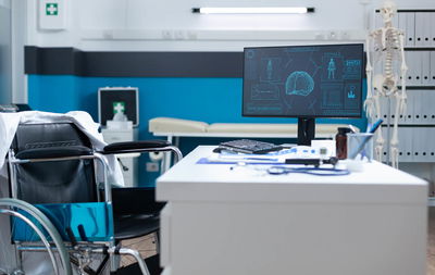 "אמא חלתה במחלה ומאז היא מאושפזת לזמנים ממושכים מאוד"