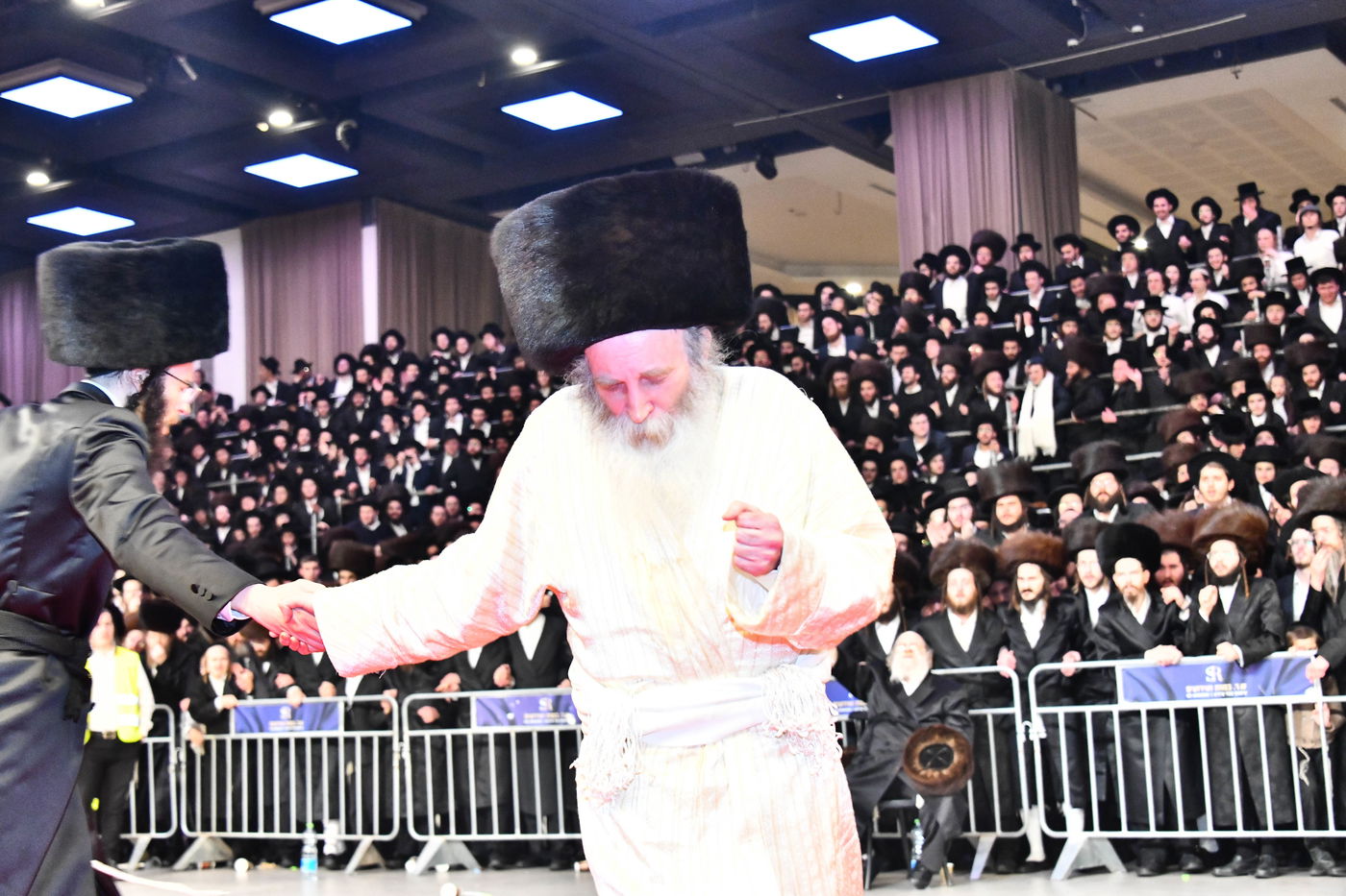 חתונת בן הגרי"מ מורגנשטרן ב'אווניו'