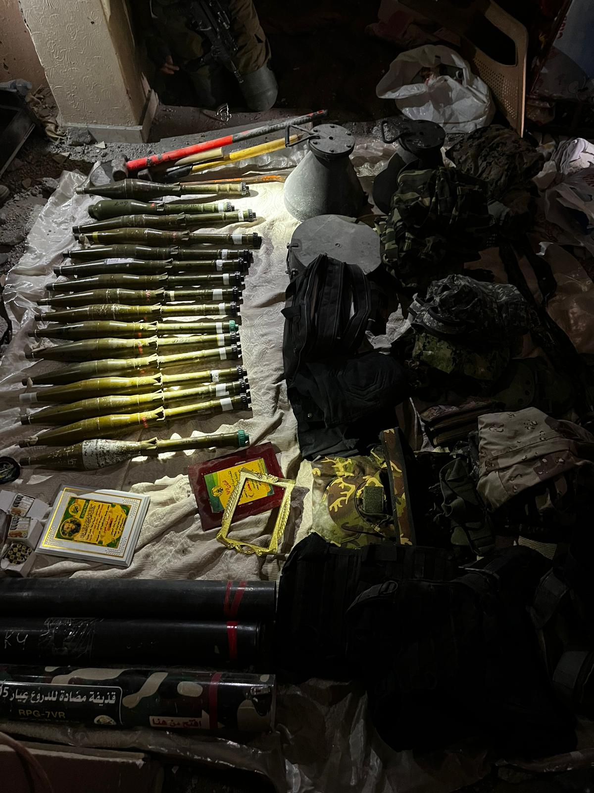 בורות שיגור וטילים שנתפסו