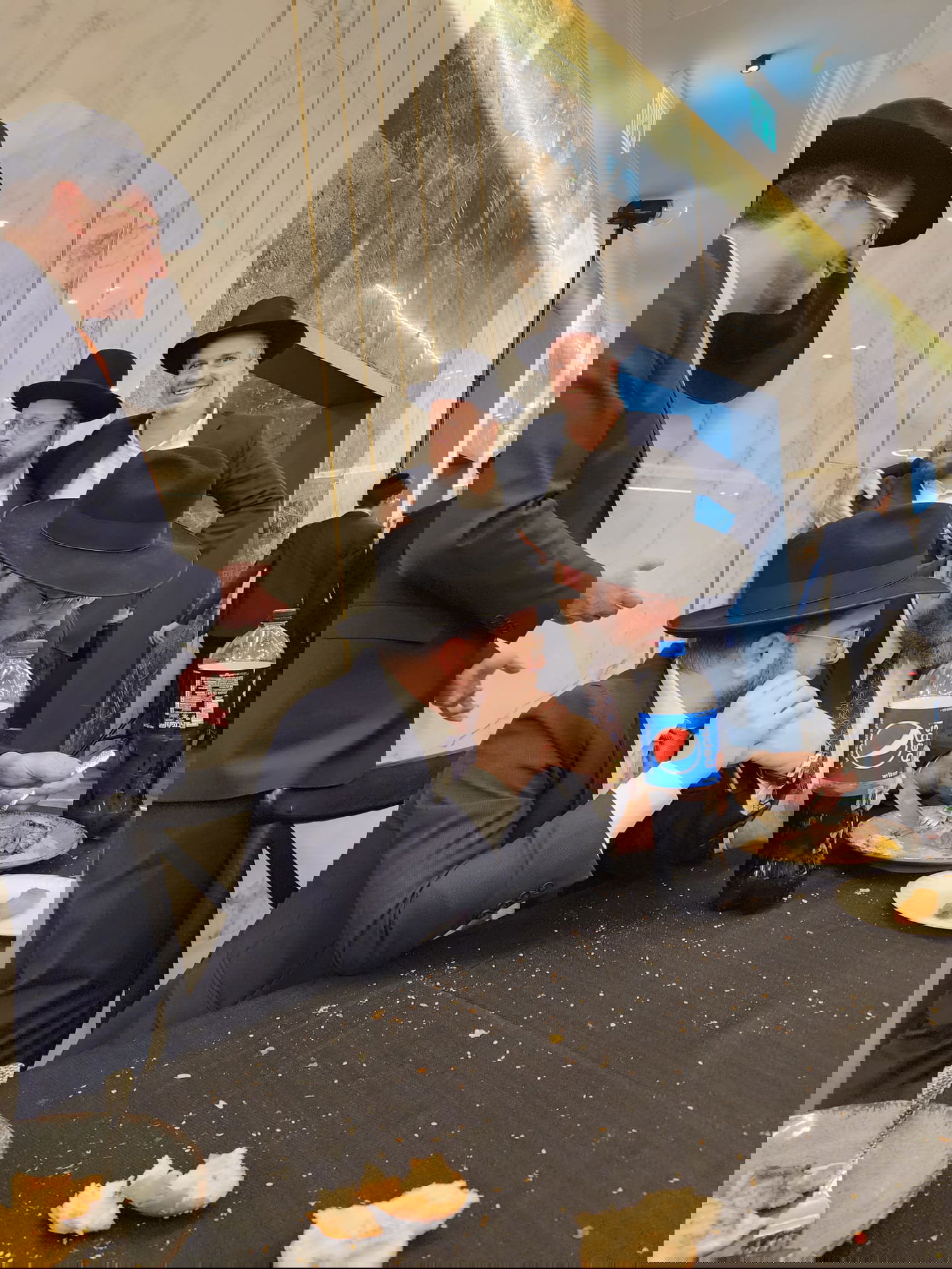 זופניק בכיכר • כל התמונות, הנייעס והחשיפות של המלחמה