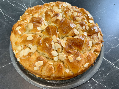 עוגת שקדים מקרואסונים