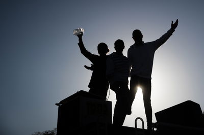 מתפללים בקברו של הבבא סאלי בנתיבות | ארכיון