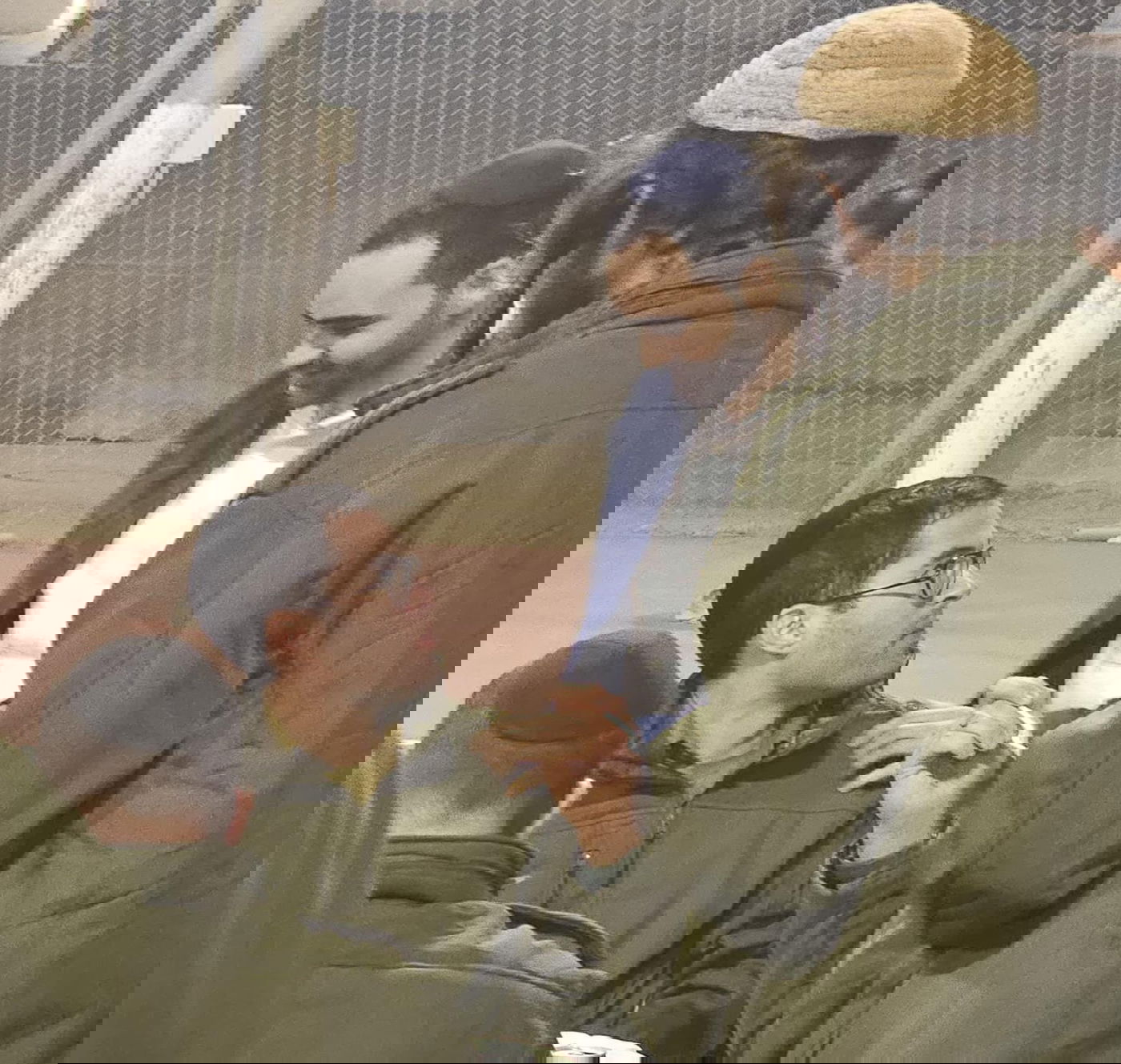 זופניק בכיכר • כל התמונות, הנייעס והחשיפות של המלחמה