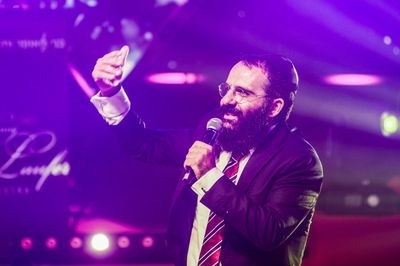 יוני שלמה בסינגל חדש לרגל חתונת בתו: "תדבק"