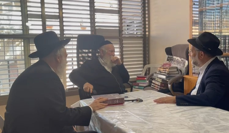 הרב רענן מתייעץ עם הרב זילברשטיין
