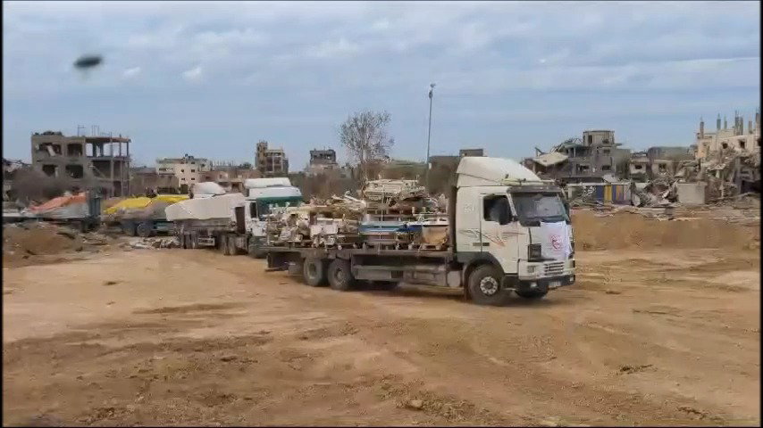 תיעוד של של תנועת המשאיות הנוסעות למחסות בצפון הרצועה