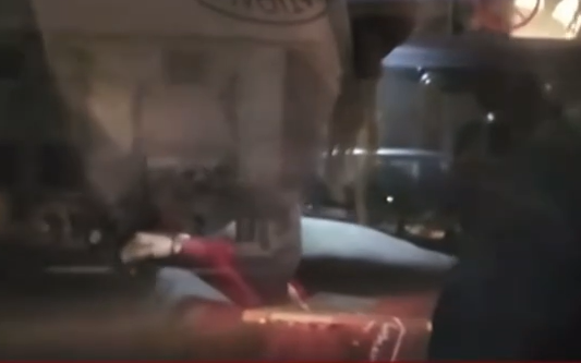 החטופה המבוגרת מטופלת על ידי הצלב האדום, הערב